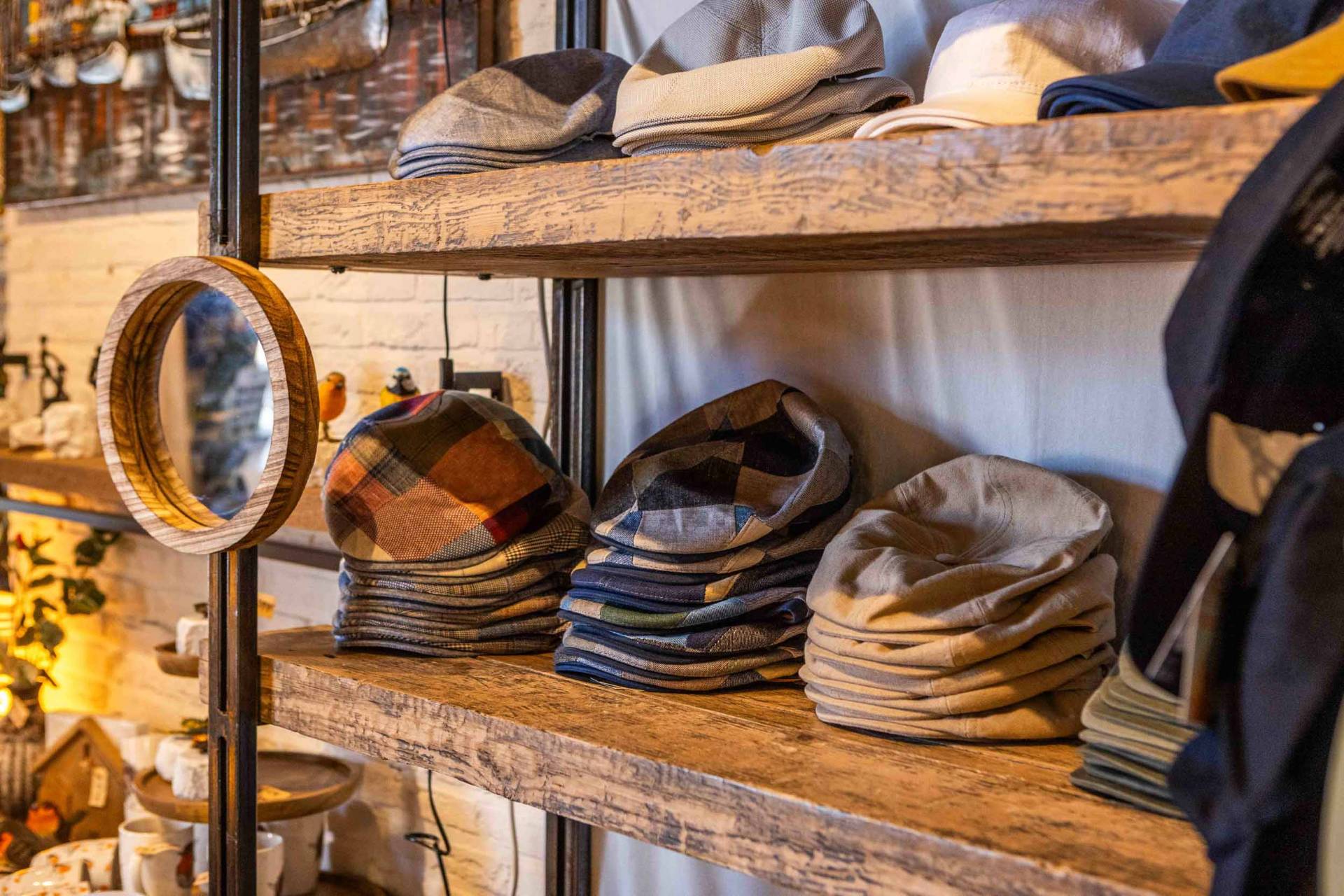 Kleding in de winkel van Diverse Pluimage